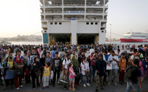 migrants-ferry_3431379b