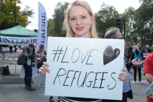 1442083577-thousands-march-through-central-london-for-refugees-welcome-here_8528446-618x412