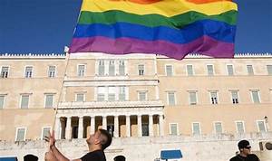 Σημαία των ΛΟΑΤΚΙ έξω από την βουλή